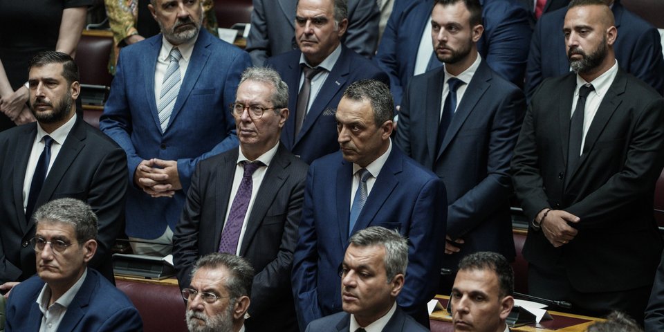 Οι «Σπαρτιάτες» ανάμεσα στα έδρανα του ΣΥΡΙΖΑ / Φωτογραφία: Intimenews/ΛΙΑΚΟΣ ΓΙΑΝΝΗΣ