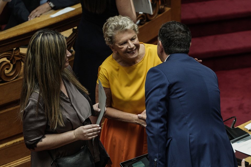 Η Ελενα Ακρίτα έσπευσε να χαιρετίσει τον Αλέξη Τσίπρα