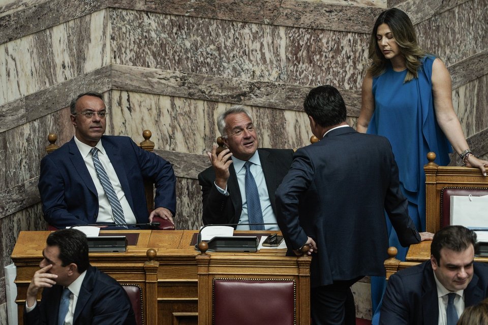 Ο Χρήστος Σταϊκούρας, με τον Μάκη Βορίδη και την Σοφία Ζαχαράκη στα υπουργικά έδρανα