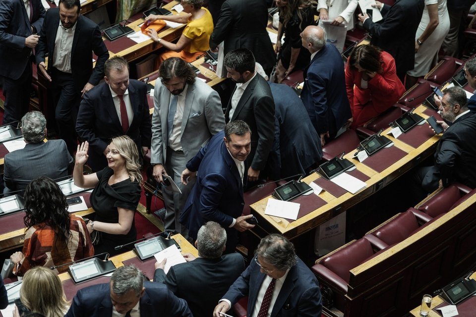 Ο Αλέξης Τσίπρας αποχωρεί από την Ολομέλεια μετά την ορκωμοσία
