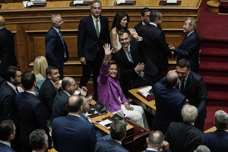 Χαμόγελα στα έδρανα της ΚΟ της ΝΔ