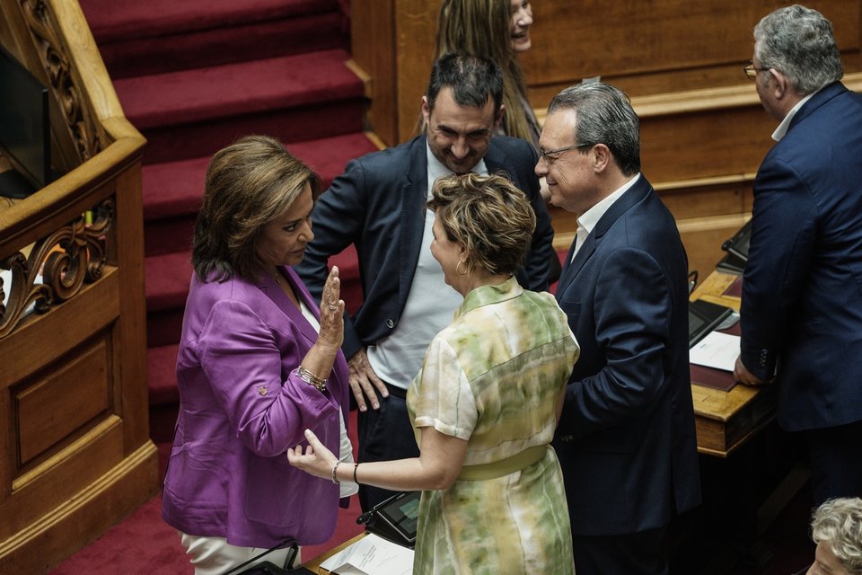 Η Ντόρα Μπακογιάννη με την Ολγα Γεροβασίλη και τους Αλέξη Χαρίτση και Σωκράτη Φάμελο