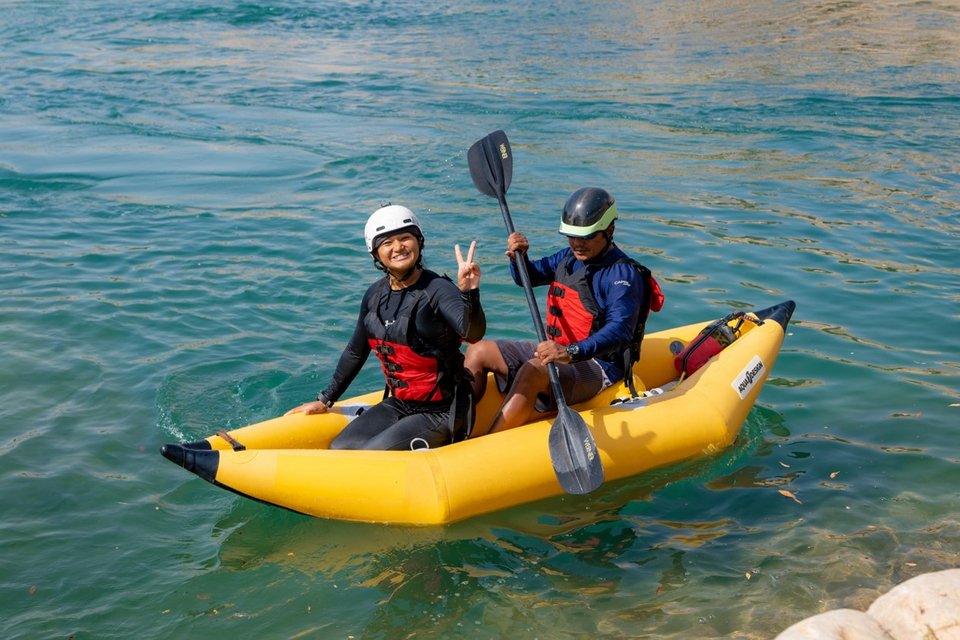Λάτρεις του καγιάκ και ράφτινγκ μπορούν να απολαύσουν μια μοναδική εμπειρία στο Al Ain Adventure