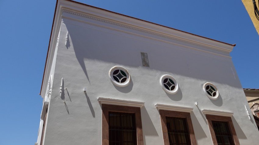 Το Χαμηδιέ τζαμί βρίσκεται μέσα στο φρούριο της Χίου