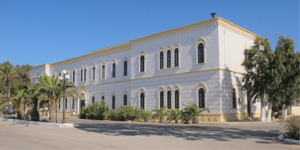 Αποψη του ναυτικού στρατώνα