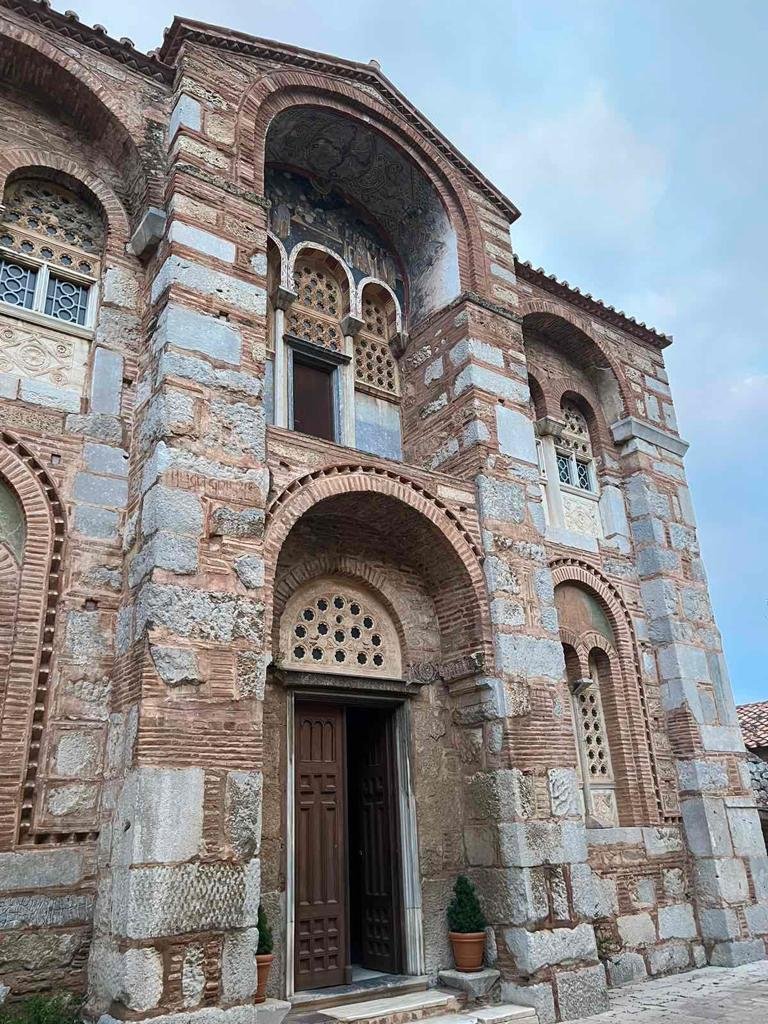 Η μεγάλη πυρκαγιά στην περιοχή της Τ.Κ. Στειρίου του Δήμου Διστόμου-Αράχοβας- Αντίκυρας Βοιωτίας απείλησε ιδιαίτερα τη Μονή του Οσίου Λουκά, μνημείου εγγεγραμμένου στον Κατάλογο της Παγκόσμιας Κληρονομιάς της UNESCO.