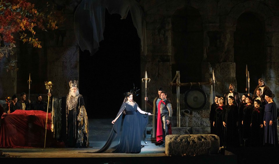 Οπερα με 110 ερμηνευτές και μουσικούς επί σκηνής