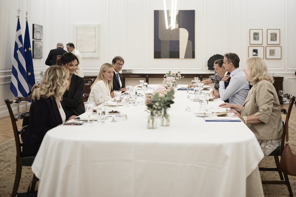 Ο Κυριάκος Μητσοτάκης παρέθεσε δείπνο εργασίας στην Ιταλίδα ομόλογό του Τζόρτζια Μελόνι / Φωτογραφία: Intime - Γ.Τ Πρωθυπουργού ΠΑΠΑΜΗΤΣΟΣ ΔΗΜΗΤΡΗΣ