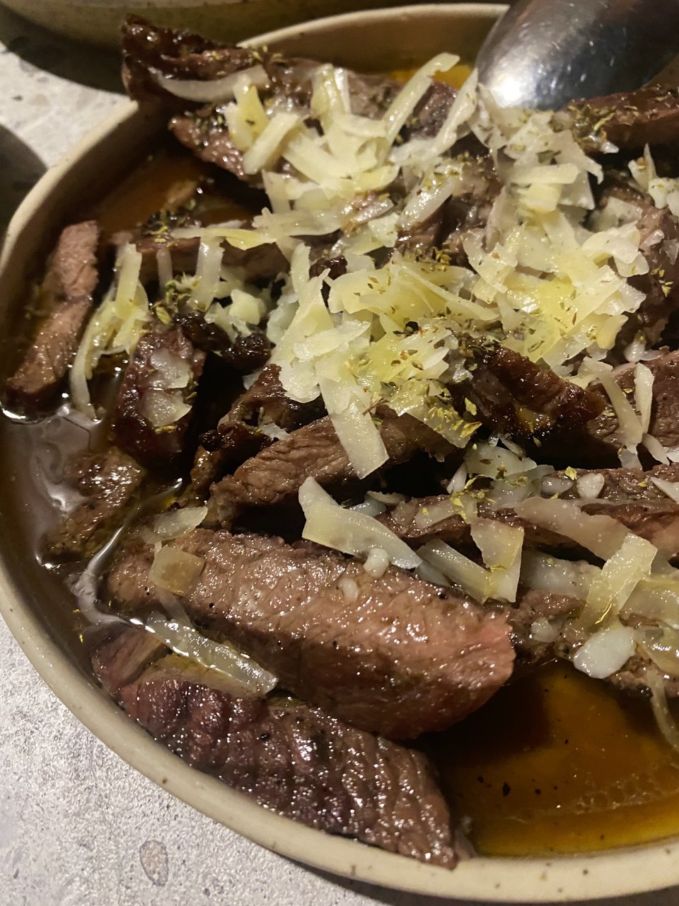 Η φημισμένη προβατίνα σε ζωμό αρνιού.  