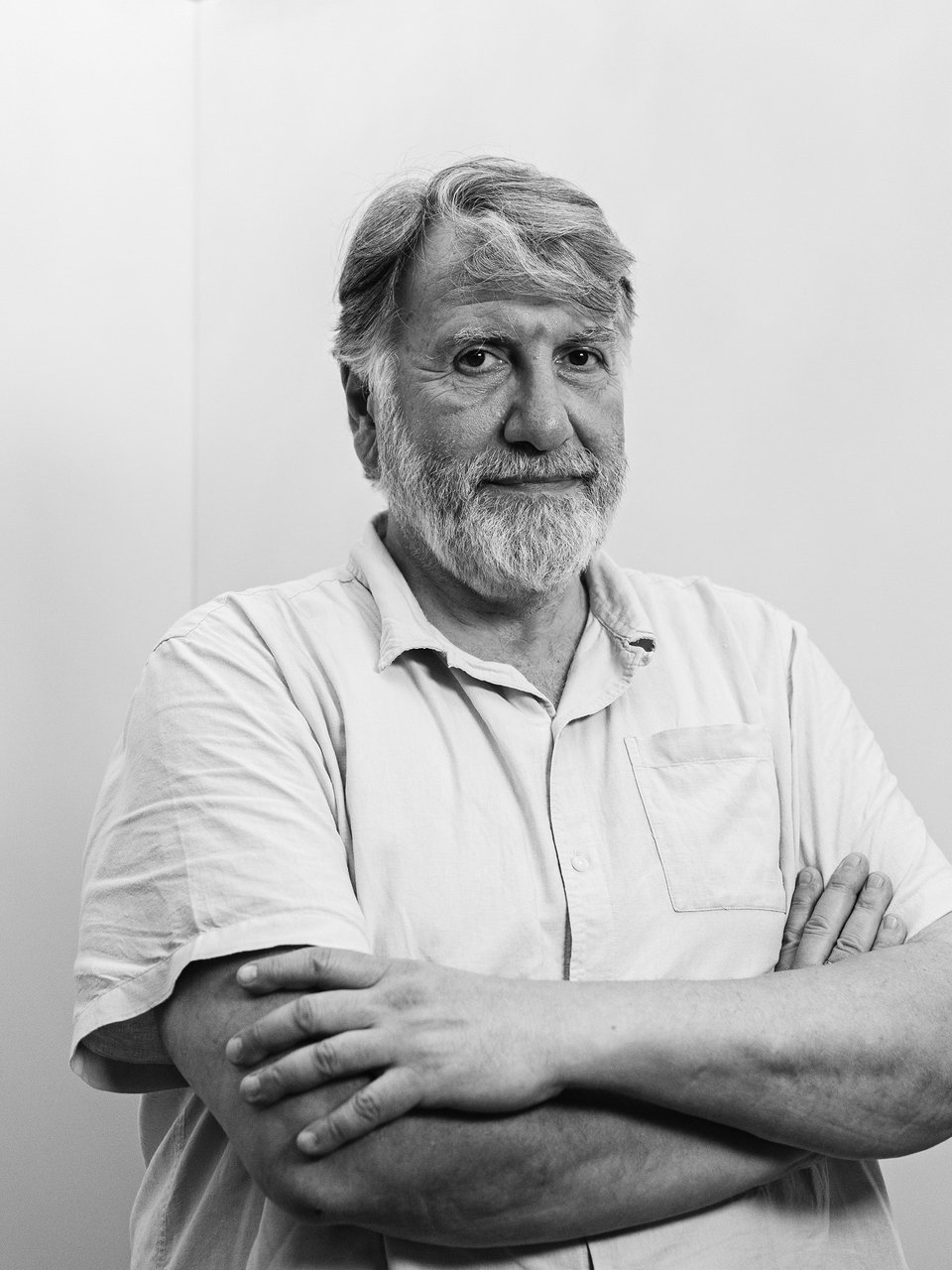 «Η επιμονή του ποιητή σε θέματα και μορφές από τον ελληνιστικό κόσμο και την ύστερη αρχαιότητα χρειάζεται να ξαναδιαβαστεί προσεκτικά, ενταγμένη στα διπλά συμφραζόμενα της βρετανικής ιμπεριαλιστικής ιστοριογραφίας και των λόγων γύρω από την ομοερωτική επιθυμία που αναπτύσσονται στην εποχή του» λέει στο iefimerida o Τάκης Καγιαλής.