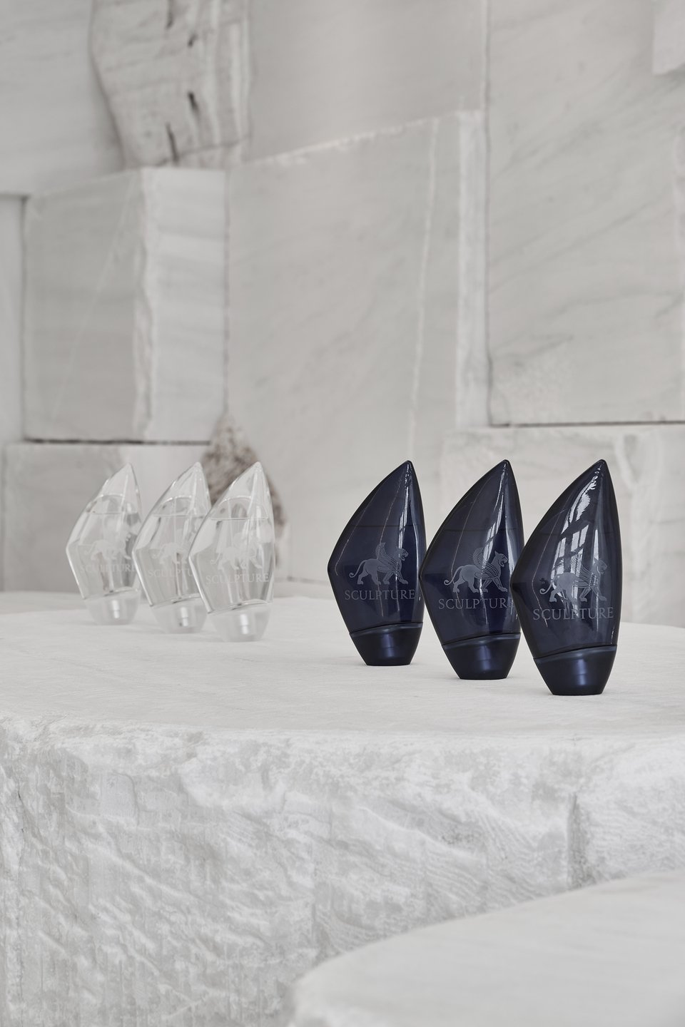 Τα μπουκάλια με το άρωμα του brand Nikos Sculpture είναι σαν γλυπτά.