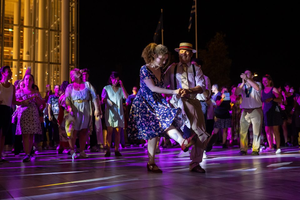 To Social Ballroom Festival, το καθιερωμένο πλέον χορευτικό φεστιβάλ του Κέντρου Πολιτισμού Ίδρυμα Σταύρος Νιάρχος (ΚΠΙΣΝ), επιστρέφει και φέτος στην Αγορά στις 8, 9 και 10 Σεπτεμβρίου
