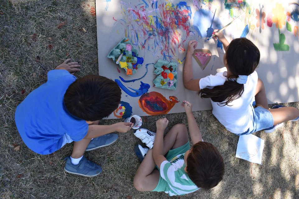 Παιχνίδι για παιδιά μέσα στη φύση 
