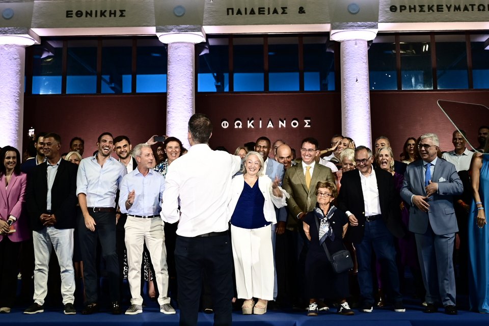 Ο Κώστας Μπακογιάννης χαιρετά τους υποψηφίους του στον Δήμο