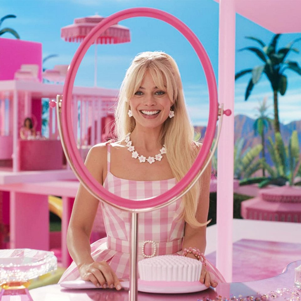 Η Mάργκο Ρόμπι σε σκηνή από την Barbie.
