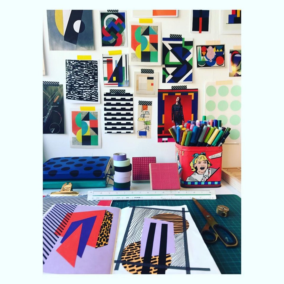 O τοίχος της έμπνευσης στο γραφείο της σχεδιάστριας Camille Walala  / Φωτογραφία: camillewalala/Instagram