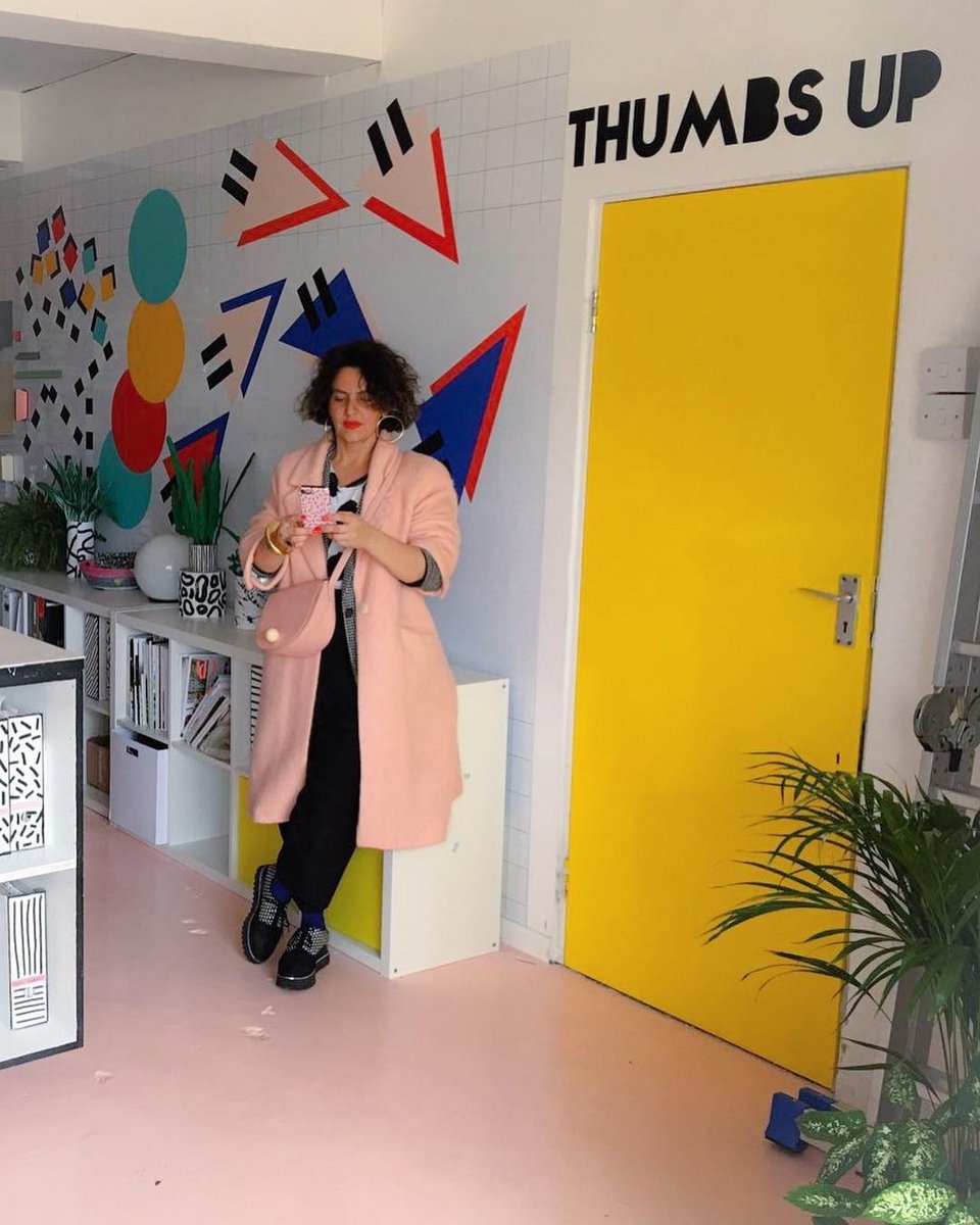 H Camille Walala στην είσοδο του ατελιέ  / Φωτογραφία: camillewalala/Instagram