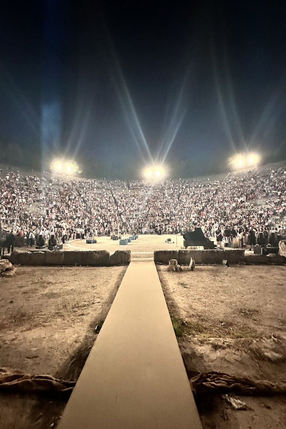 Θέατρο Αρχαίου Επιδαύρου στην παράσταση «Tρωάδες» του Ευριπίδη την Παρασκευή 18/08.
