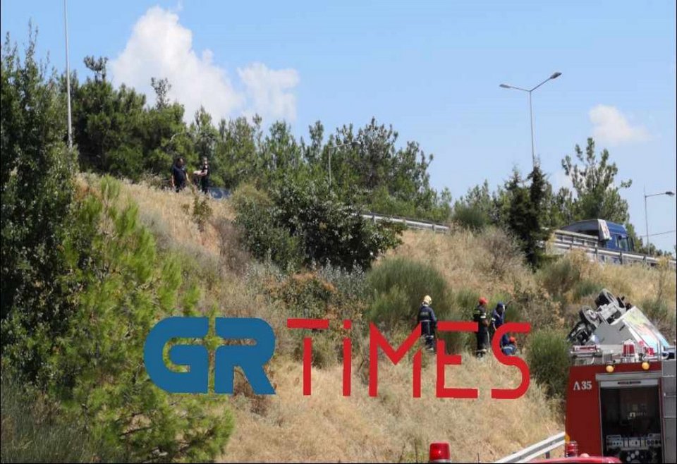 Το φορτηγό έπεσε από μεγάλο ύψος /grtimes