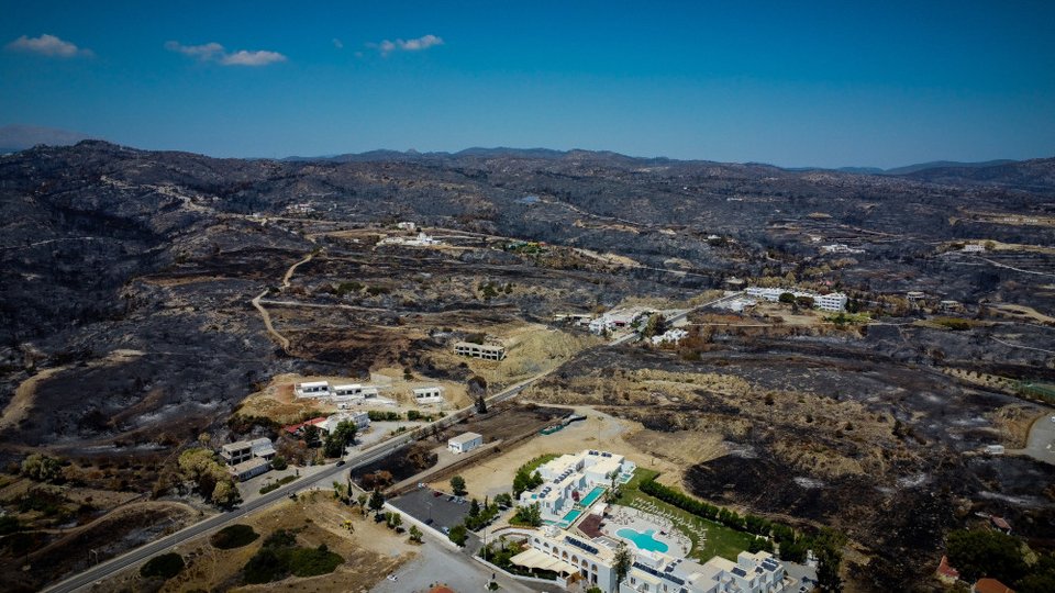 Φωτογραφία μετά τη φωτιά στη Ρόδο / ΑΡΓΥΡΗΣ ΜΑΝΤΙΚΟΣ / EUROKINISSI