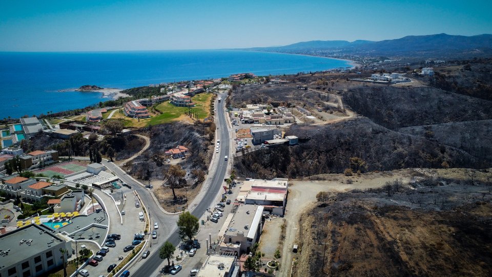 Φωτογραφία μετά τη φωτιά στη Ρόδο / ΑΡΓΥΡΗΣ ΜΑΝΤΙΚΟΣ / EUROKINISSI
