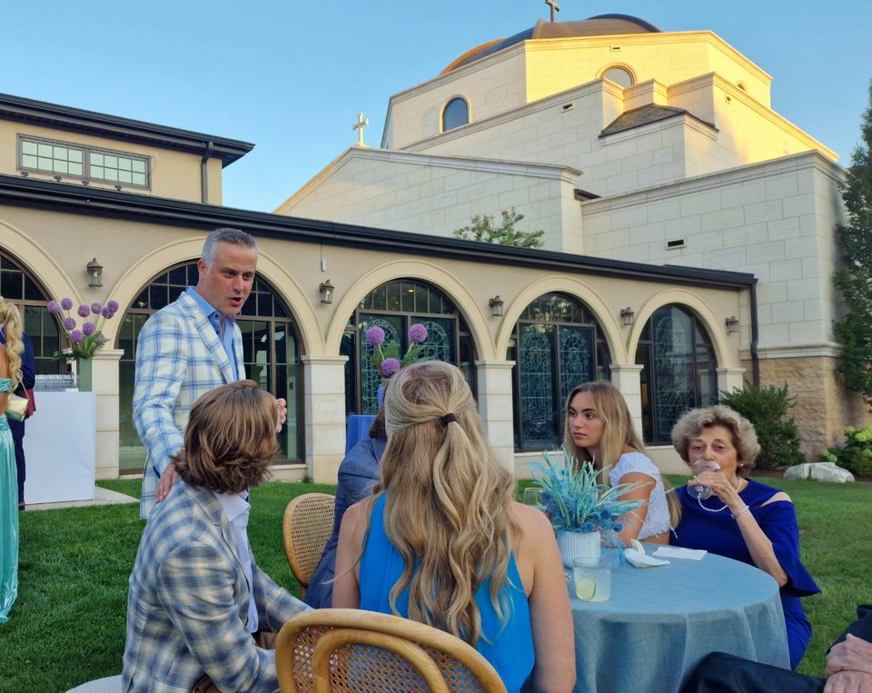 Ο Τζον Πούλος με την οικογένειά του