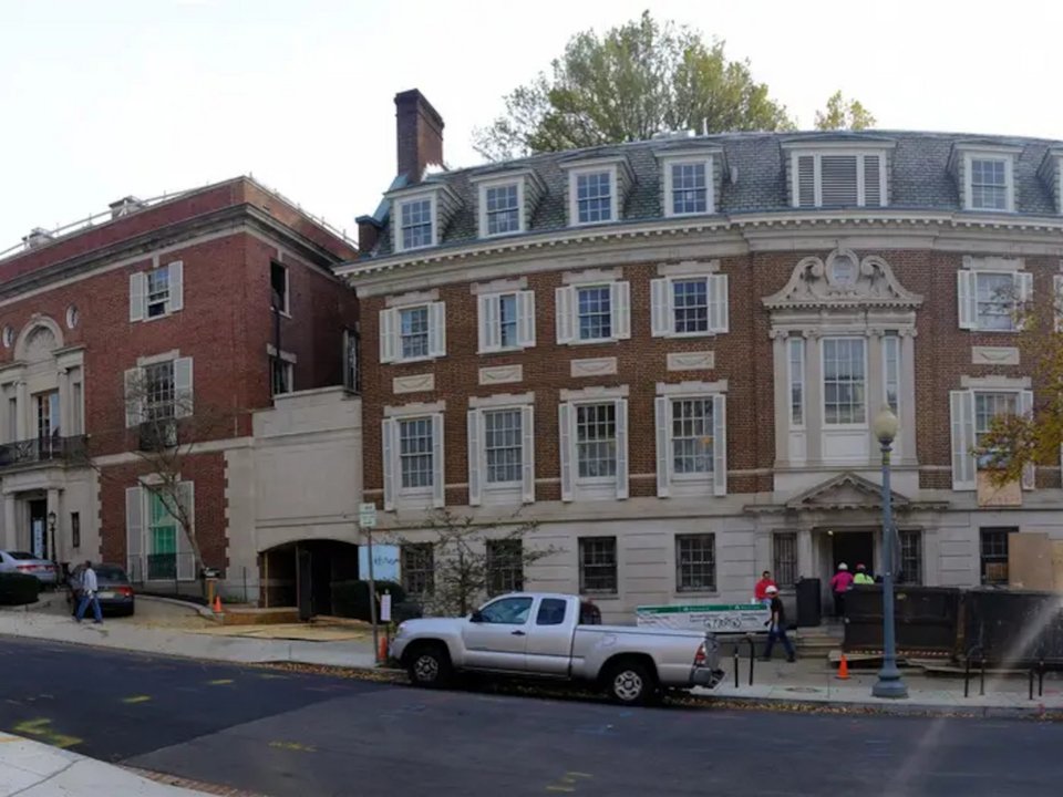 Το πρώην μουσείο κλωστοϋφαντουργίας που πέρασε στην ιδιοκτησία του Τζεφ Μπέζος