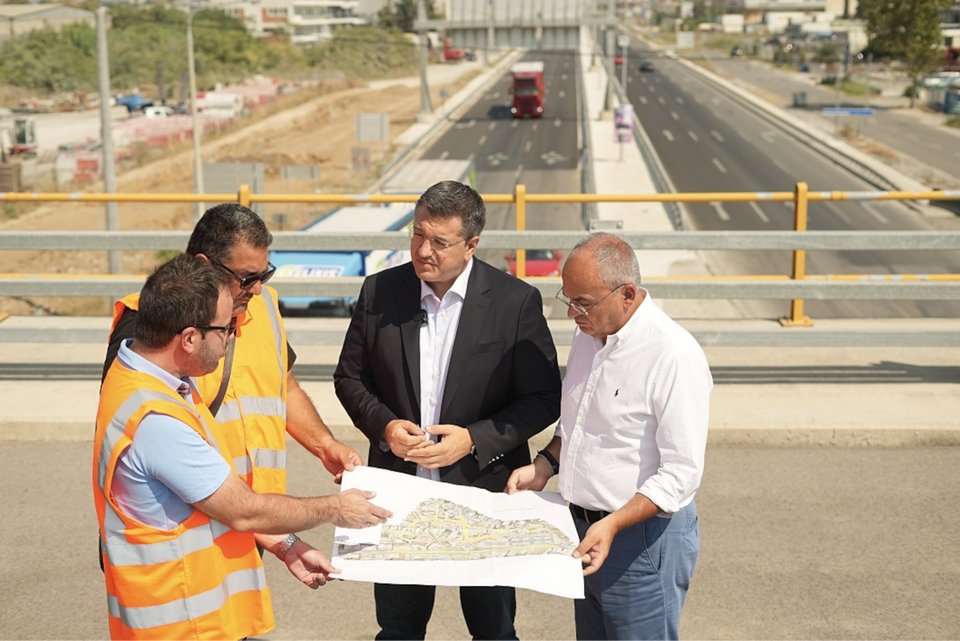 Ο περιφερειάρχης Κεντρικής Μακεδονίας, ΑπόστολοςΤζιτζικώστας έκανε αυτοψία στις εργασίες της Περιφέρειας  στο παράπλευρο οδικό δίκτυο του ανισόπεδου κόμβου Κ16