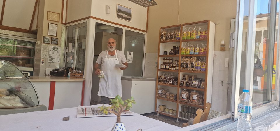Ο τυροκόμος Γιώργος Καρκάνης / Φωτογραφία: iefimerida.gr