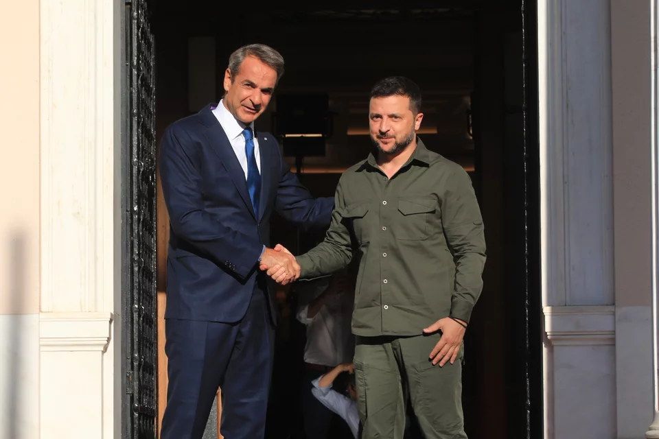 Ο Μητσοτάκης υποδέχεται τον Βολόντιμιρ Ζελένσκι