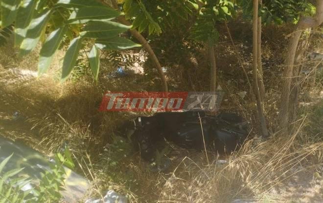 Μηχανή σε χωράφι από τροχαίο