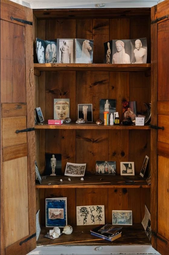 Η ντουλάπα στην κρεβατοκάμαρα των Μάρντεν στην Υδρα / Πάρις Ταβιτιάν για το Μουσείο Κυκλαδικής Τέχνης