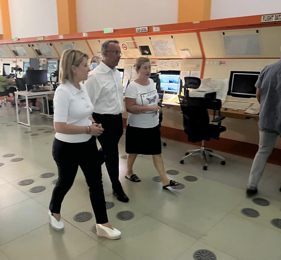 Ο υπουργός Υποδομών και Μεταφορών, Χρήστος Σταϊκούρας, συνοδευόμενος από την υφυπουργό Υποδομών και Μεταφορών, αρμόδια για τις Μεταφορές, Χριστίνα Αλεξοπούλου και τον γενικό γραμματέα Μεταφορών, Γιάννη Ξιφαρά / Φωτογραφία Facebook