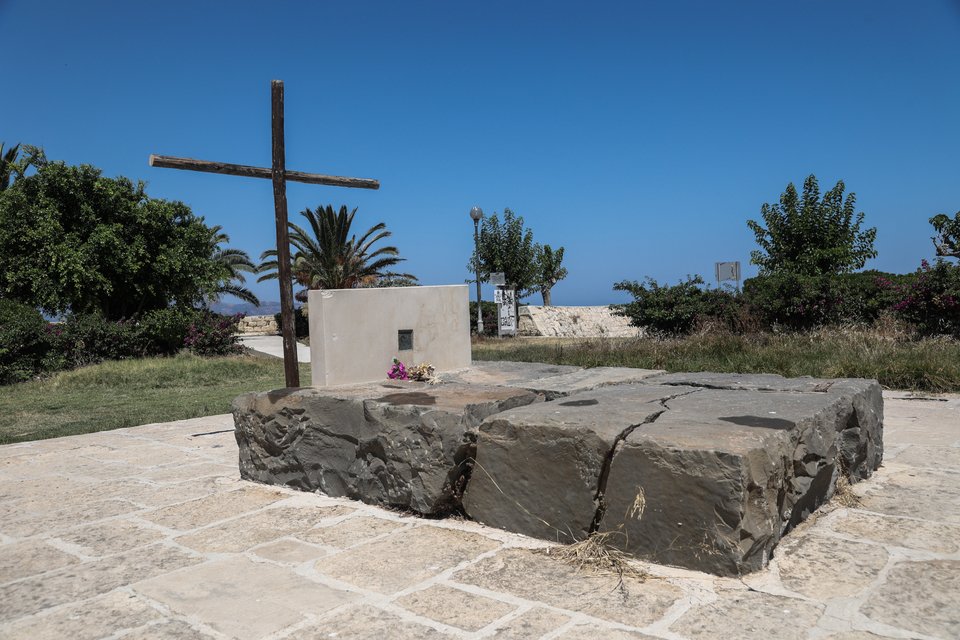 Αποκαταστάθηκαν οι ζημιές στον τάφο του Νίκου Καζαντζάκη /Eurokinissi