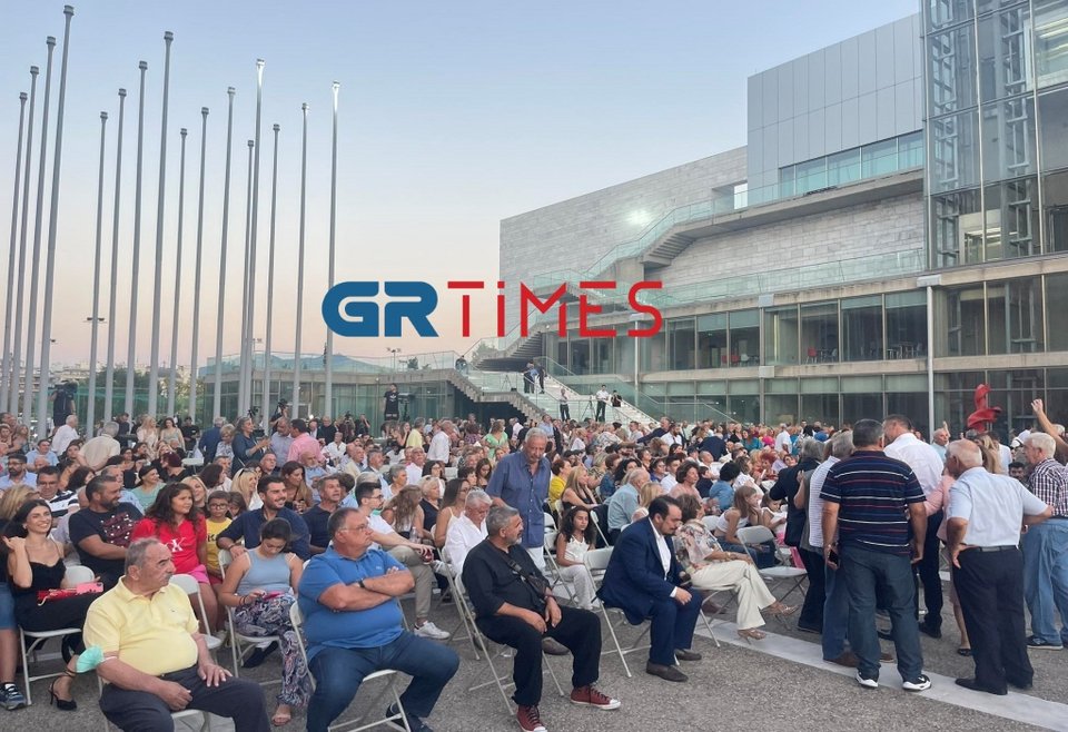 Πολίτες της Θεσσαλονίκης στην εκδήλωση του νυν δημάρχου Κωνσταντίνου Ζέρβα, για την παρουσιάση των υποψήφιων του συνδυασμού του ««Ναι στη Θεσσαλονίκη» / Φωτογραφία: Grtimes.gr