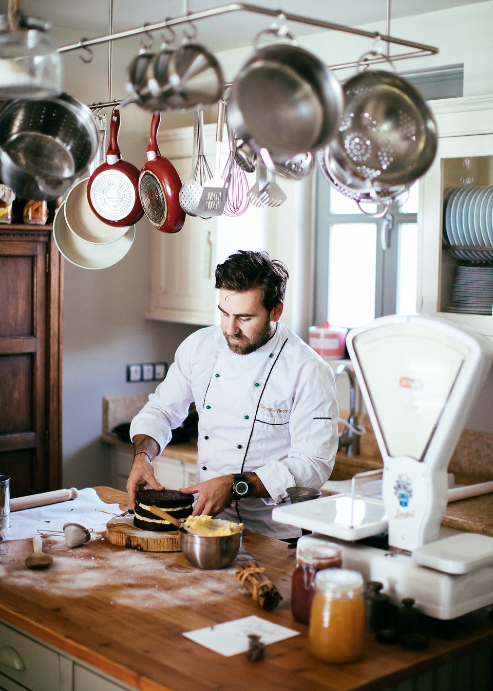 Ο Άλεξ Παβλόφ στο εργαστήριό του στη Νέα Ερυθραία.  