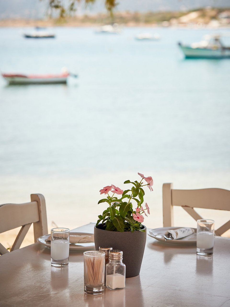 Τραπέζι πάνω στο κύμα / Φωτογραφία: fykiporto/Instagram