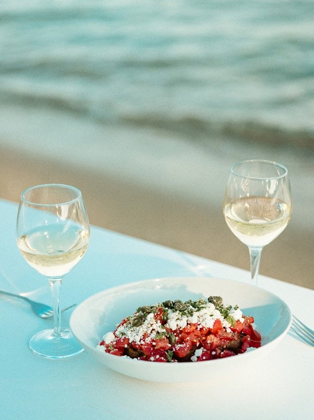 Ντάκος, μια από τις πιο δημοφιλείς ελληνικές σαλάτες στο Φύκι-Φύκι  / Φωτογραφία: fykiporto/Instagram