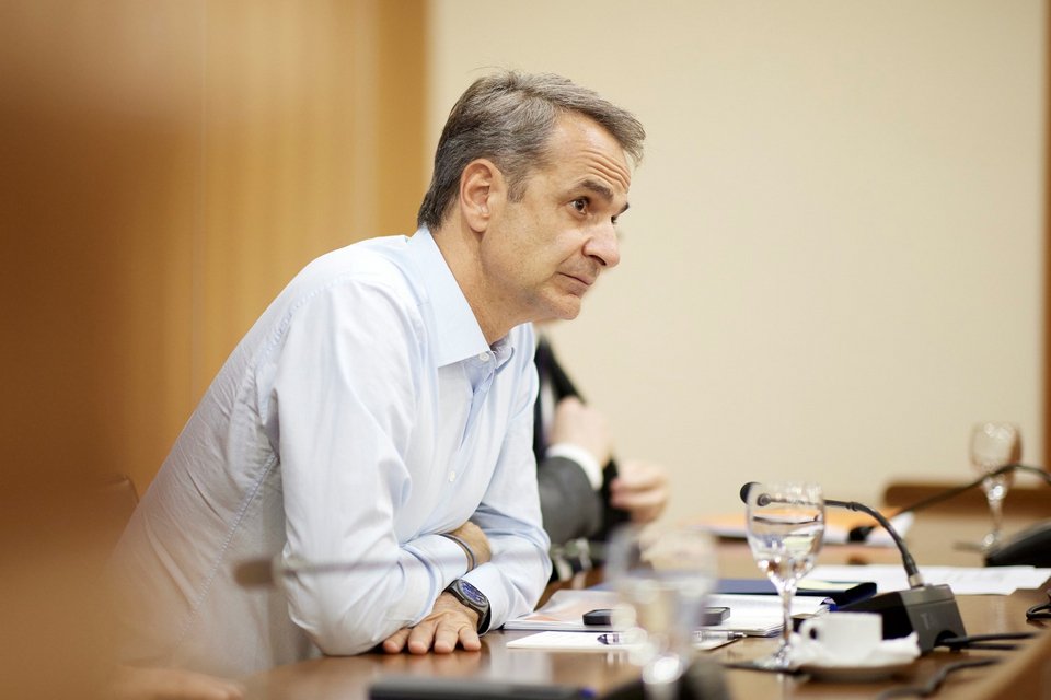 Ο πρωθυπουργός Κυριάκος Μητσοτάκης, μαζί με κυβερνητικό κλιμάκιο, στην σύσκεψη που έγινε στο Επιμελητήριο Δωδεκανήσου / Φωτογραφία: Intime -Γ.Τ Πρωθυπουργού ΠΑΠΑΜΗΤΣΟΣ ΔΗΜΗΤΡΗΣ