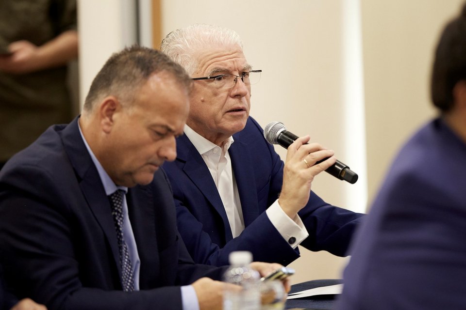 Ο πρόεδρος του ΕΛΓΑ και πρώην υπουργός Ανδρέας Λυκουρέντζος, στην σύσκεψη που έγινε στο Επιμελητήριο Δωδεκανήσου / Φωτογραφία: Intime -Γ.Τ Πρωθυπουργού ΠΑΠΑΜΗΤΣΟΣ ΔΗΜΗΤΡΗΣ