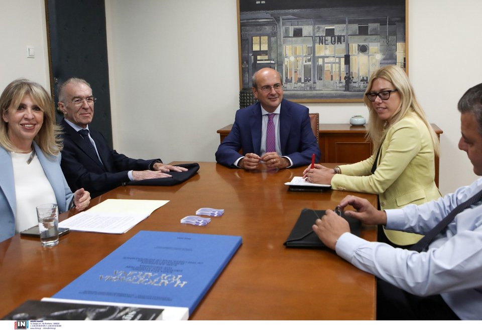 Ο υπουργός Εθνικής Οικονομίας και Οικονομικών Κωστής Χατζηδάκης συναντήθηκε με την Ελληνική Ένωση Τραπεζών