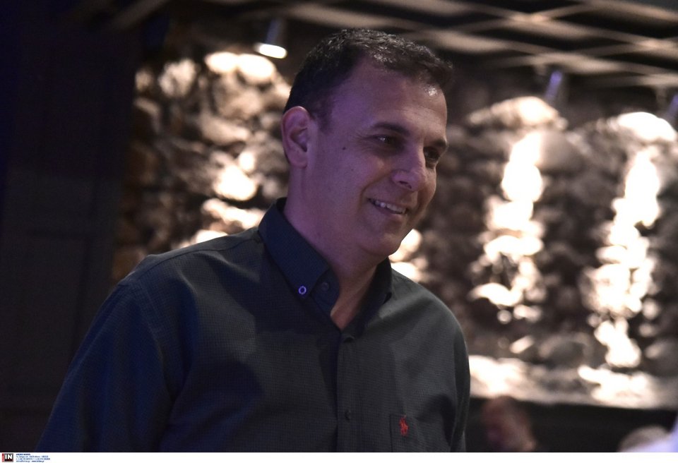 Ο Γιώργος Καραμέρος ανάμεσα στα στελέχη που στηρίζουν την Έφη Αχτσιόγλου στην κούρσα διαδοχής του Αλέξη Τσίπρα