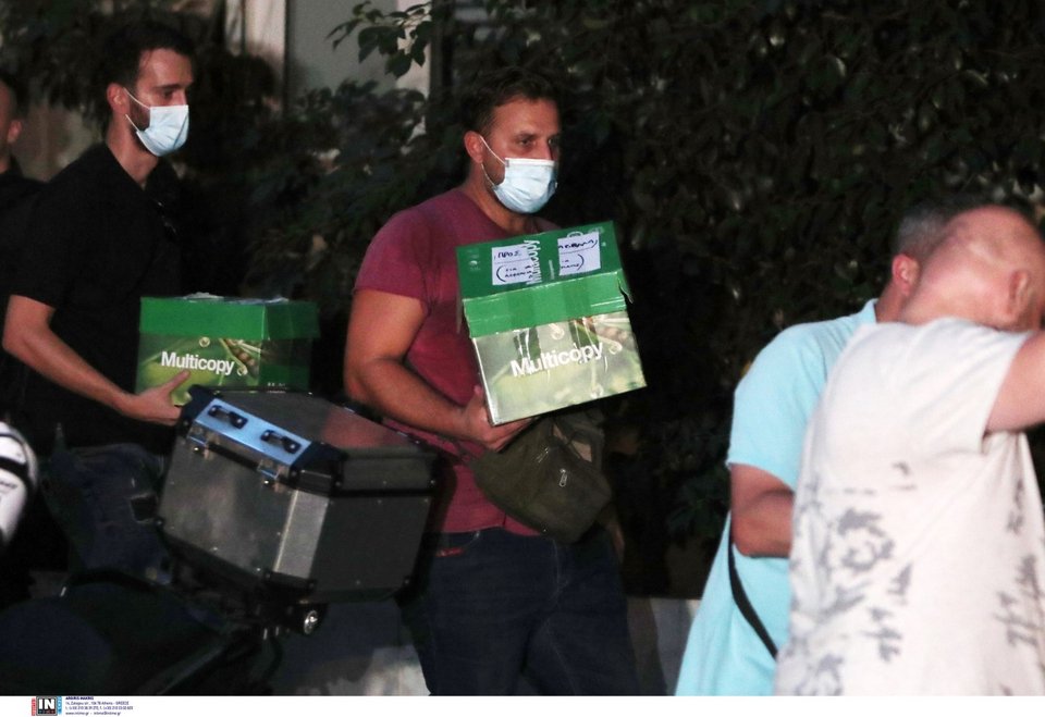 Το σημείο όπου βρέθηκε το οπλοστάσιο σε αποθήκη στο Κολωνάκι