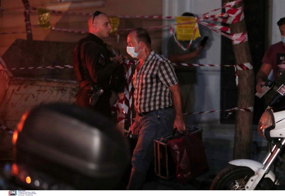 Το σημείο όπου βρέθηκε το οπλοστάσιο σε αποθήκη στο Κολωνάκι