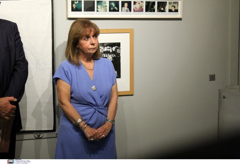 Η Πρόεδρος της Δημοκρατίας Κατερίνα Σακελλαροπούλου εγκαινίασε στο Μουσείο Μπενάκη την έκθεση «Οι Απαρχές της Γλυπτικής. Αρχαιολογικά Ευρήματα από τον Παλαιό Κόσμο και τη Λέσβο. 2,5 Εκατομμύρια έως 50.000 Χρόνια πριν από Σήμερα»./ Φωτογραφία: Intime