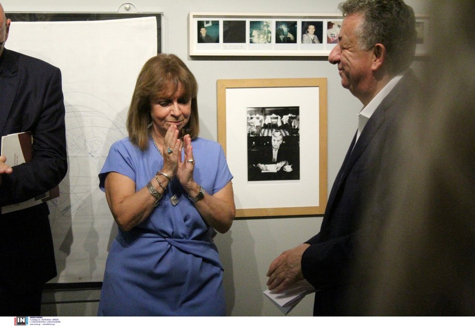 Η Πρόεδρος της Δημοκρατίας Κατερίνα Σακελλαροπούλου εγκαινίασε στο Μουσείο Μπενάκη την έκθεση «Οι Απαρχές της Γλυπτικής. Αρχαιολογικά Ευρήματα από τον Παλαιό Κόσμο και τη Λέσβο. 2,5 Εκατομμύρια έως 50.000 Χρόνια πριν από Σήμερα» / Φωτογραφία: Intime