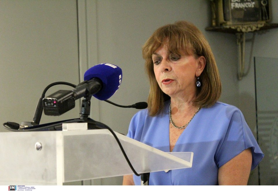 Η Πρόεδρος της Δημοκρατίας Κατερίνα Σακελλαροπούλου εγκαινίασε στο Μουσείο Μπενάκη την έκθεση «Οι Απαρχές της Γλυπτικής. Αρχαιολογικά Ευρήματα από τον Παλαιό Κόσμο και τη Λέσβο. 2,5 Εκατομμύρια έως 50.000 Χρόνια πριν από Σήμερα»./ Φωτογραφία: Intime