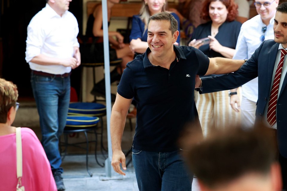 Ο Αλέξης Τσίπρας στο 1ο Πειραματικό Λύκειο στην Πλάκα, για να συμμετάσχει στην ψηφοφορία ανάδειξης νέου προέδρου στον ΣΥΡΙΖΑ