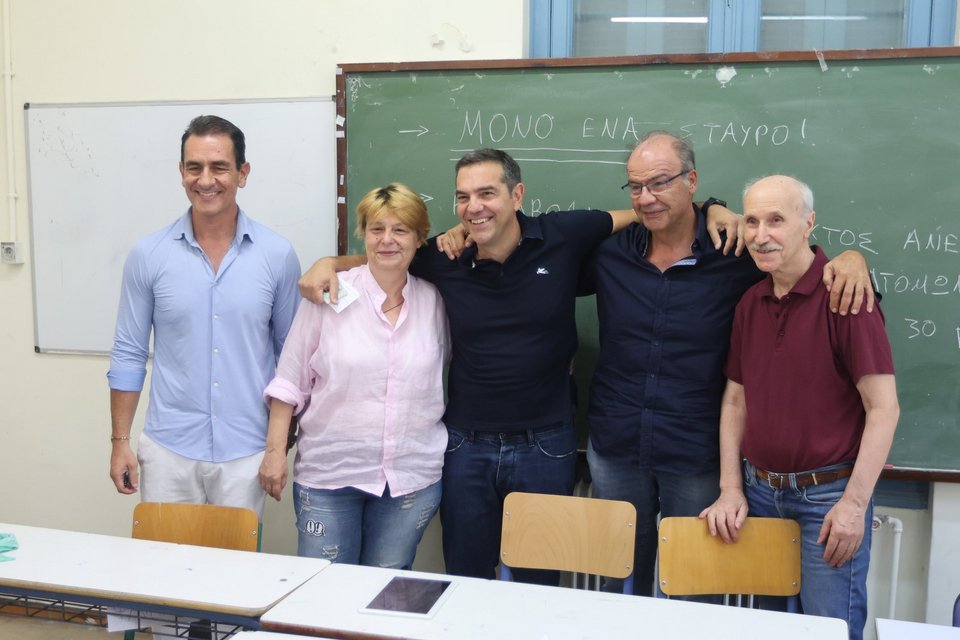 Ο Αλέξης Τσίπρας στο 1ο Πειραματικό Λύκειο στην Πλάκα, για να συμμετάσχει στην ψηφοφορία ανάδειξης νέου προέδρου στον ΣΥΡΙΖΑ /Φωτογραφία: Eurokinissi -ΚΟΝΤΑΡΙΝΗΣ ΓΙΩΡΓΟΣ  