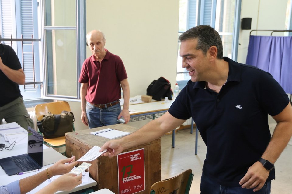 Ο Αλέξης Τσίπρας στο 1ο Πειραματικό Λύκειο στην Πλάκα, για να συμμετάσχει στην ψηφοφορία ανάδειξης νέου προέδρου στον ΣΥΡΙΖΑ /Φωτογραφία: Eurokinissi -ΚΟΝΤΑΡΙΝΗΣ ΓΙΩΡΓΟΣ  